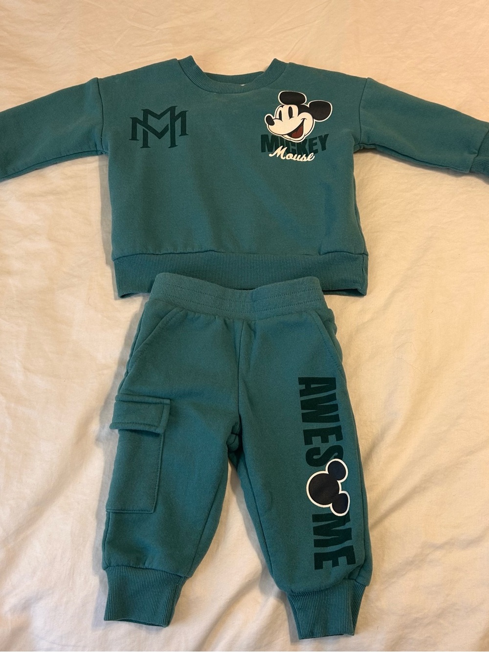 Disney Mickey Mouse 2 Piece Sweater Set Green Baby Boy Size 12 Months